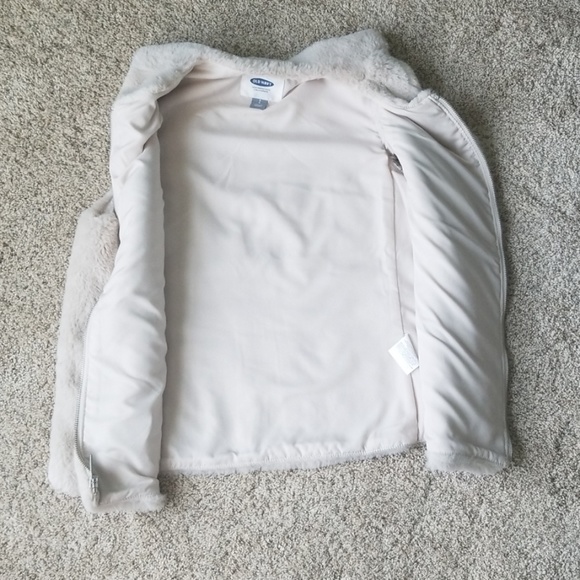 Faux Fur Vest - Picture 2 of 4